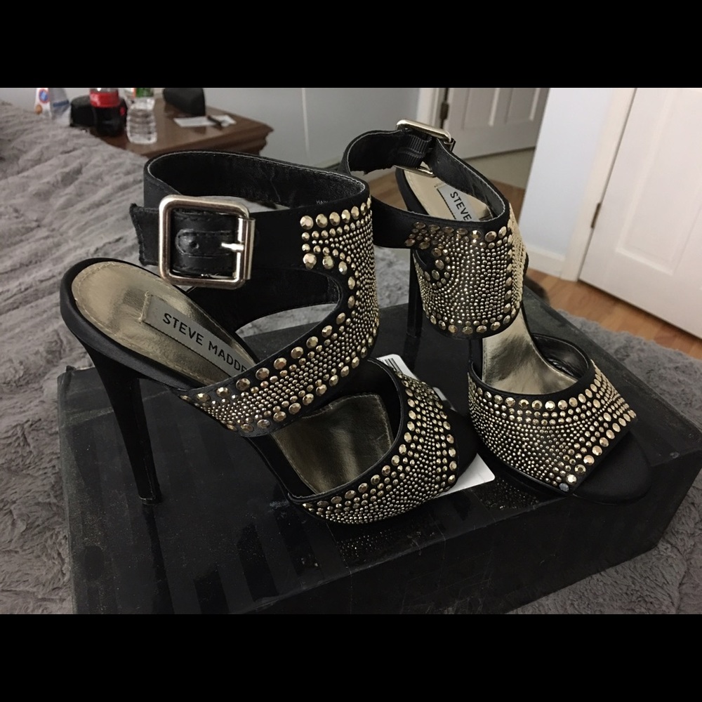 Steve Madden Black/Gold Strappy Heels